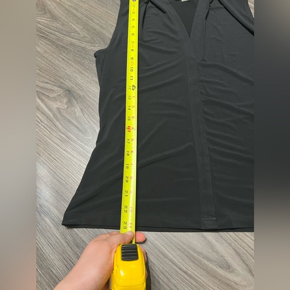 NWT Calvin Klein Matte Jersey V-Neck Shoulder Pleat Sleeveless Top - Picture 4 of 8